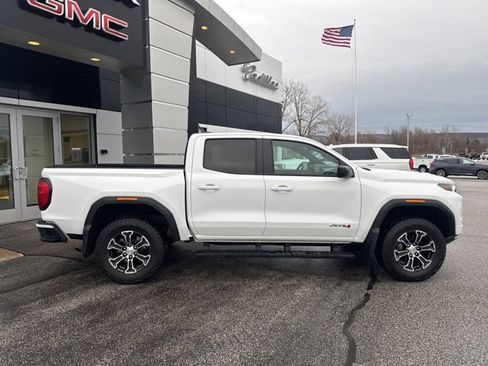 Used 2024 GMC Canyon AT4 w/ AT4 Premium Package image 8