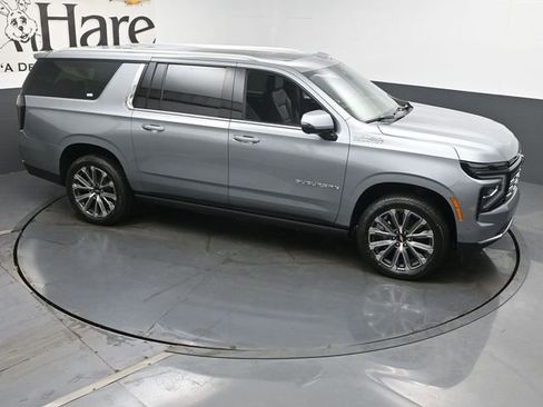 New 2026 Chevrolet Suburban High Country image 17