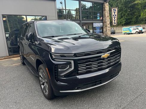 Used 2025 Chevrolet Suburban High Country AWD/4WD image 2
