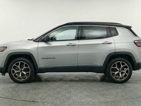 Used 2025 Jeep Compass Limited image 5