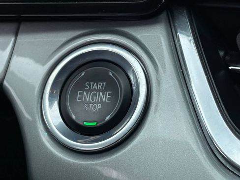 Used 2025 Chevrolet Trax LT w/ LT Convenience Package FWD image 32