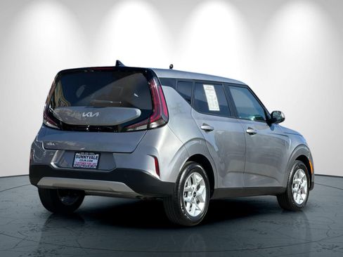 Used 2025 Kia Soul LX w/ LX Technology Package FWD image 4