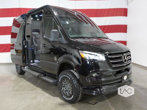 Used 2025 Mercedes-Benz Sprinter 2500 image 11