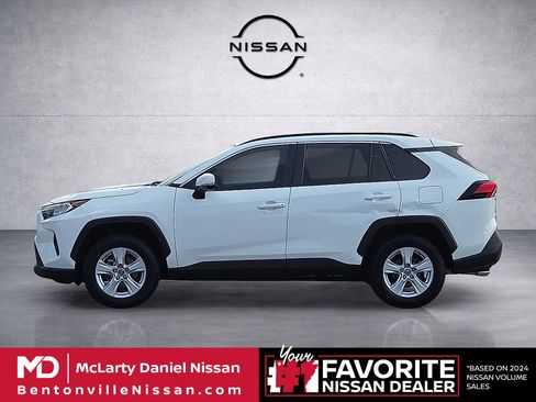 Used 2020 Toyota RAV4 XLE FWD image 3