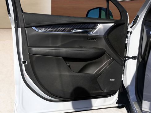 Certified 2024 Cadillac XT6 Premium Luxury w/ Technology Package image 28