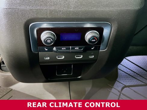 Used 2023 Chevrolet Tahoe Premier AWD/4WD image 28