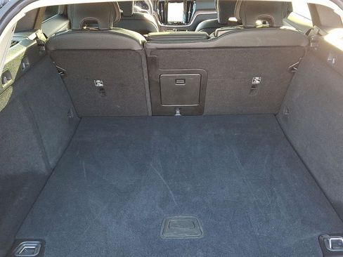 Used 2025 Volvo V60 B5 Cross Country Plus image 29