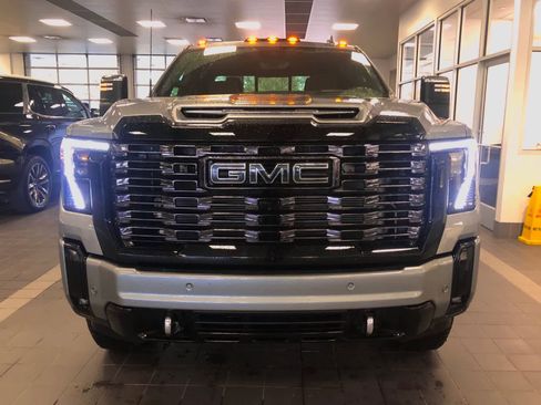 Used 2025 GMC Sierra 2500 Denali Ultimate AWD/4WD image 2