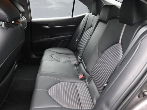 Used 2022 Toyota Camry SE image 10