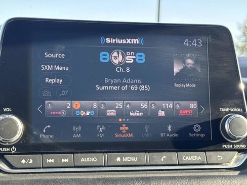 Used 2023 Nissan Rogue SV image 12