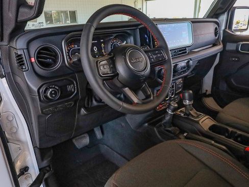 Used 2024 Jeep Gladiator Rubicon w/ Convenience Group image 13