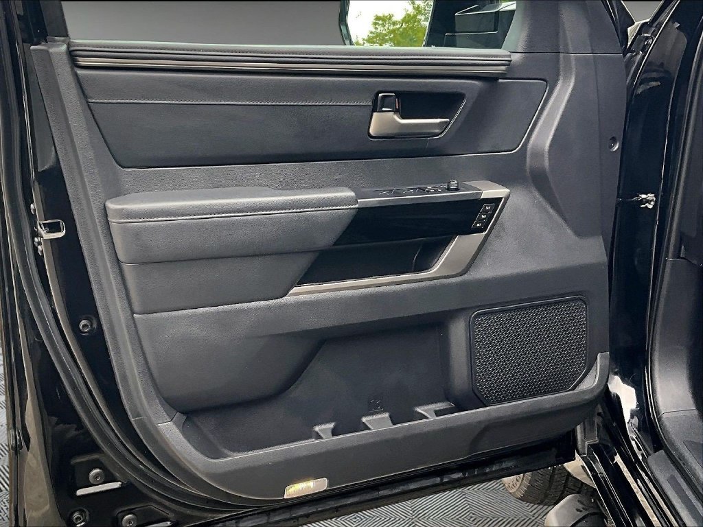 Used 2024 Toyota Tundra Limited AWD/4WD image 9