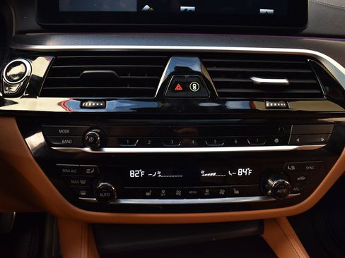 Used 2023 BMW M550i xDrive w/ Executive Package image 37