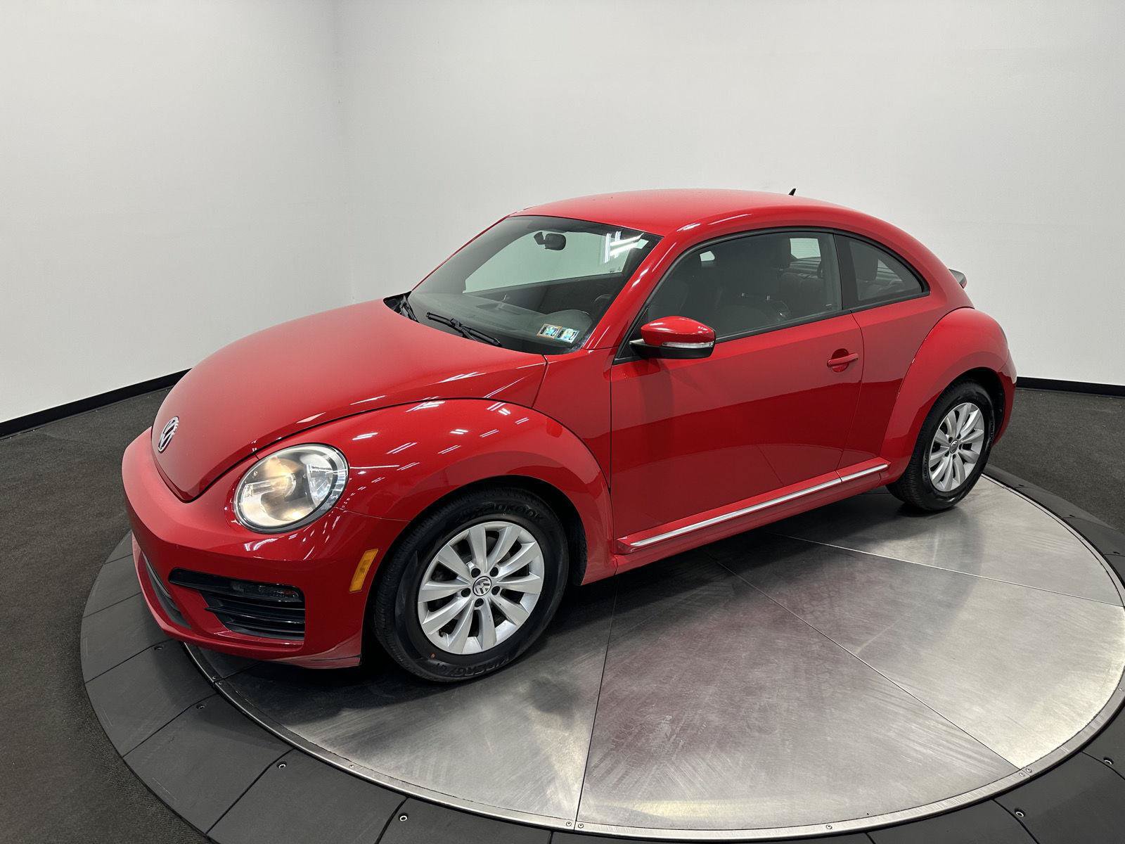 Used 2019 Volkswagen Beetle 2.0T FWD image 4