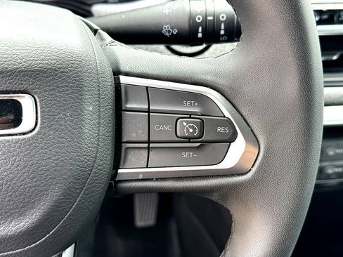 Used 2024 Jeep Compass Latitude AWD/4WD image 15