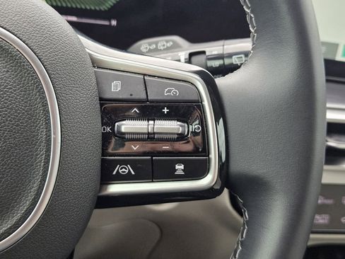 Certified 2025 Kia Sorento EX image 27