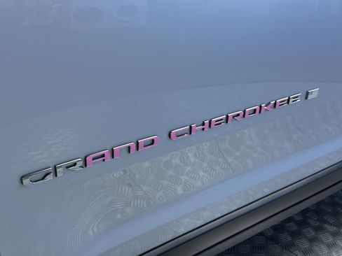 Used 2023 Jeep Grand Cherokee Limited AWD/4WD image 26