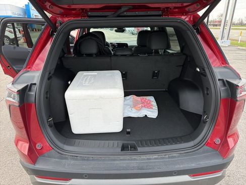 Used 2025 Chevrolet Equinox LT w/ Convenience Package II image 8