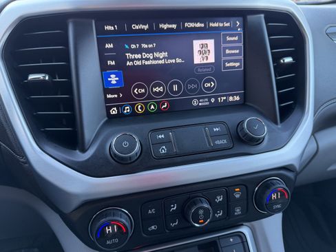 Used 2023 GMC Acadia SLT w/ Technology Package image 28