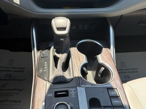 Used 2025 Toyota Highlander Platinum AWD/4WD image 35