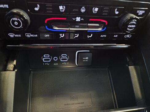 Used 2024 Jeep Grand Cherokee Limited w/ Luxury Tech Group II image 39