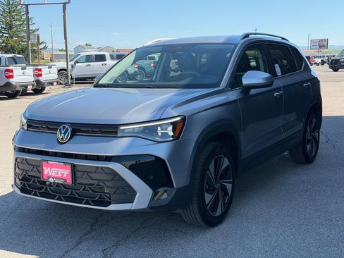 Used 2025 Volkswagen Taos SE AWD/4WD image 10