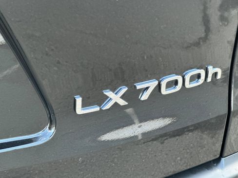 New 2025 Lexus LX 700h Luxury image 21
