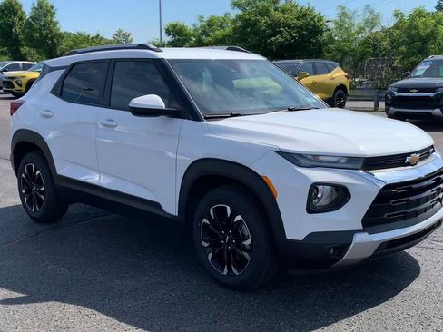 Certified 2023 Chevrolet TrailBlazer LT FWD image 2