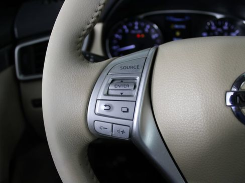 Used 2015 Nissan Rogue SL FWD image 24