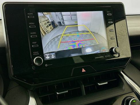 Used 2021 Toyota Venza LE image 13