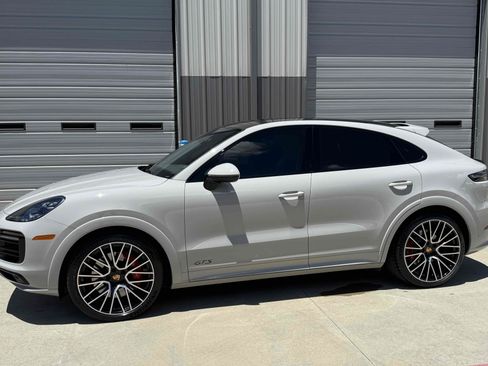 Used 2022 Porsche Cayenne GTS AWD/4WD image 89