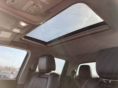 Used 2024 Nissan Frontier SL w/ Technology Package image 16