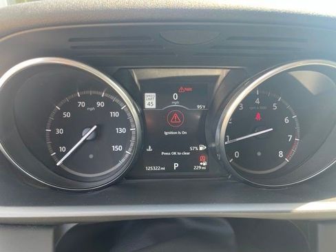Used 2017 Land Rover Discovery First Edition AWD/4WD image 5