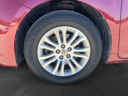 Used 2014 Toyota Sienna XLE image 14