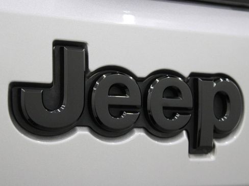 Used 2019 Jeep Grand Cherokee Altitude AWD/4WD image 35