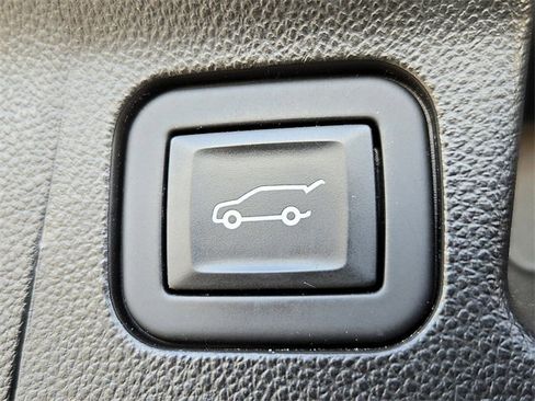 Used 2023 GMC Acadia Denali w/ Denali Ultimate Package image 33