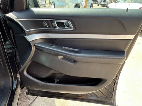 Used 2017 Ford Explorer XLT w/ XLT Technology Feature Bundle AWD/4WD image 17