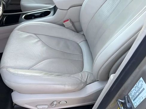 Used 2017 Lincoln MKC Reserve image 24