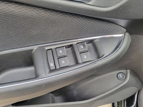 Used 2018 Chevrolet Cruze LT w/ Convenience Package image 18