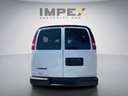 Used 2025 Chevrolet Express 3500 LS RWD image 4