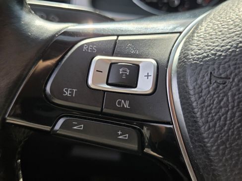 Used 2018 Volkswagen Atlas SE AWD/4WD image 32