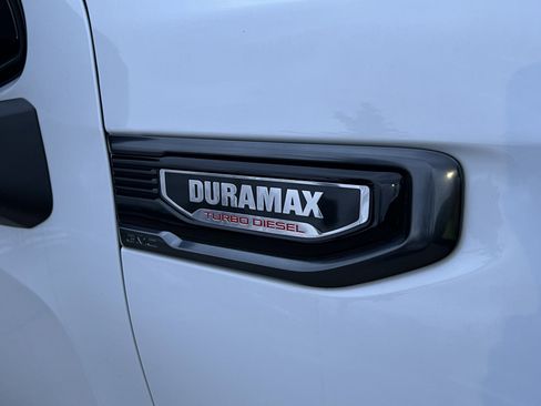 Used 2023 GMC Sierra 1500 AT4 w/ AT4 Premium Package image 9