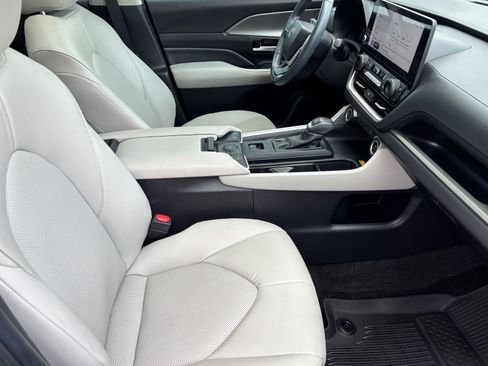 Used 2025 Toyota Grand Highlander FWD image 31