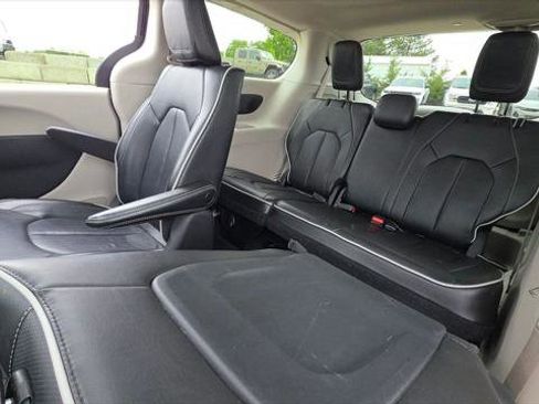 Certified 2022 Chrysler Pacifica Limited FWD image 22