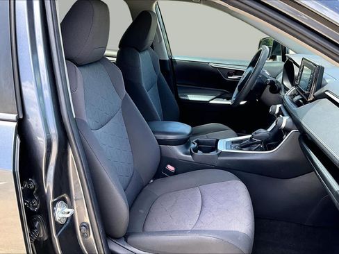 Used 2020 Toyota RAV4 XLE w/ Convenience Package FWD image 9
