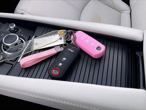 Used 2017 MAZDA MAZDA3 Grand Touring w/ Premium Equipment Package FWD image 12