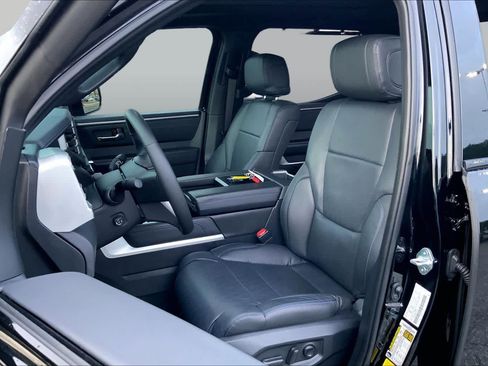 Used 2025 Toyota Tundra Platinum AWD/4WD image 8