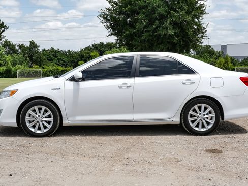 Used 2013 Toyota Camry XLE FWD image 11
