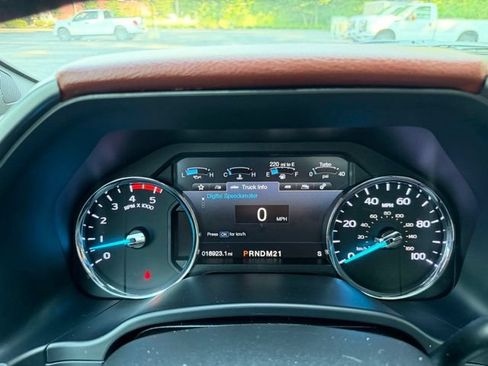 Certified 2019 Ford F450 Platinum w/ Platinum Ultimate Package AWD/4WD image 32