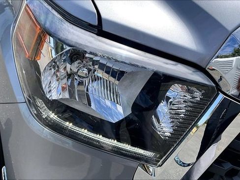 Used 2020 Toyota Tundra SR5 w/ SR5 Upgrade Package AWD/4WD image 27